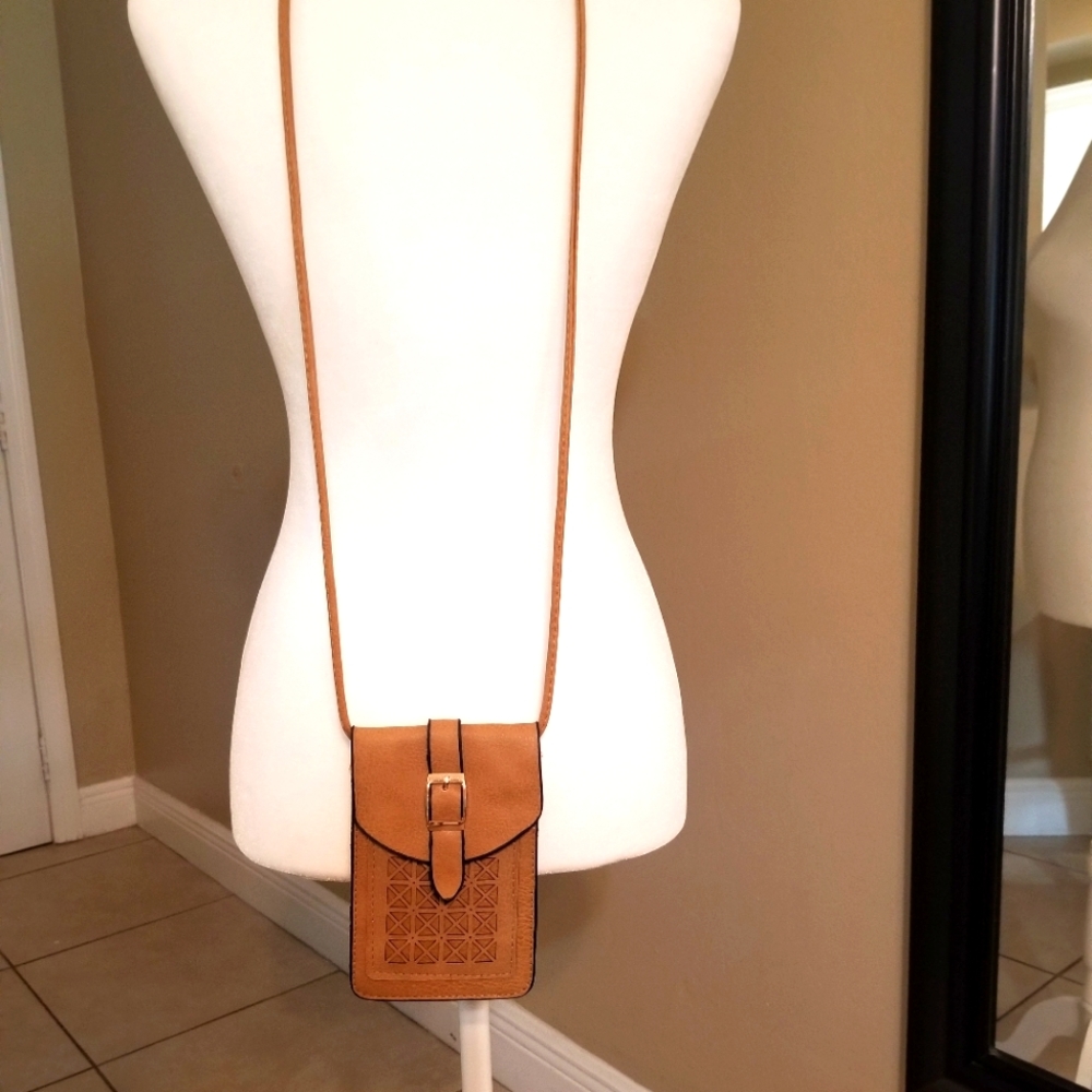 Cross body clutch